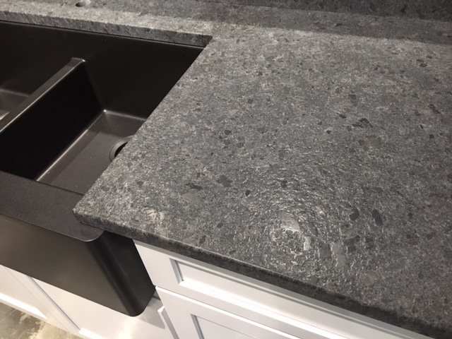 Granite Countertops: Designing a Circular Island to Serve Your Friends