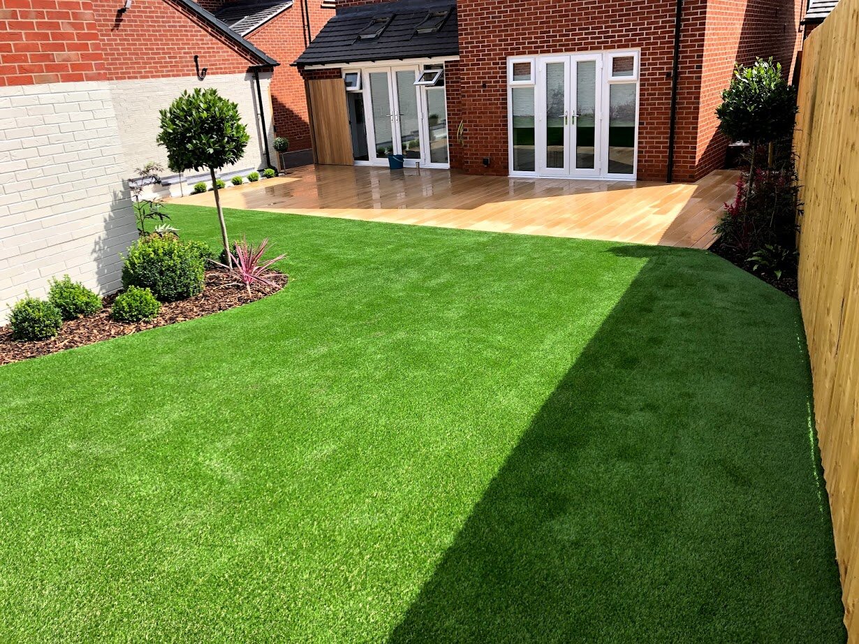 What are the Advantages of Using Artificial Grass?