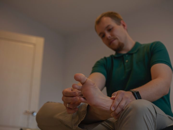 How to Deal with Chronic Foot Pain?